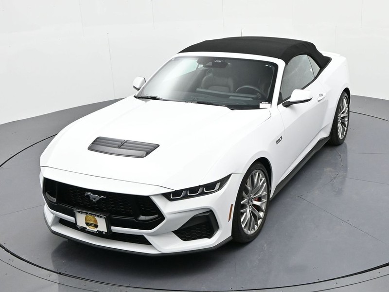 Ford Mustang Vehicle Full-screen Gallery Image 15