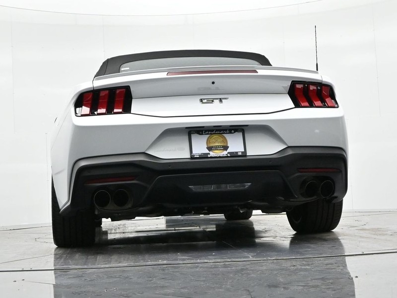 Ford Mustang Vehicle Full-screen Gallery Image 18