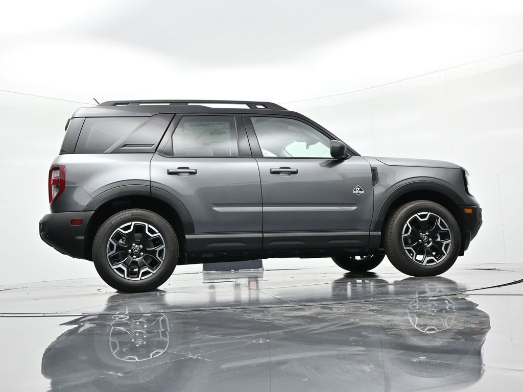 Ford Bronco Sport Vehicle Full-screen Gallery Image 24