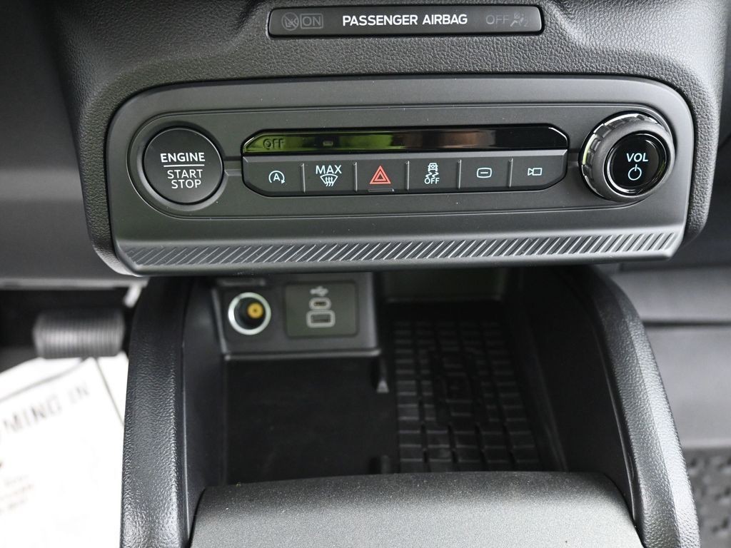 Ford Bronco Sport Vehicle Full-screen Gallery Image 11