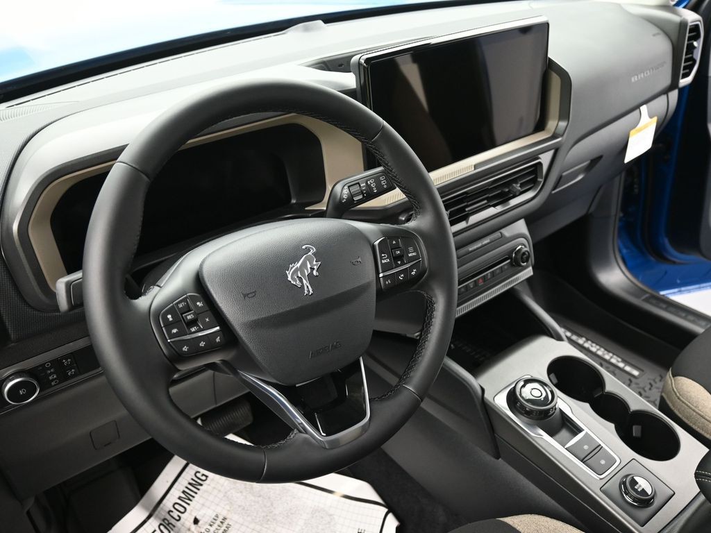 Ford Bronco Sport Vehicle Full-screen Gallery Image 16