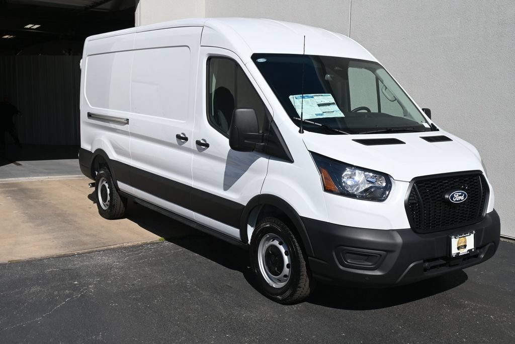 Ford Transit-250 Vehicle Full-screen Gallery Image 7