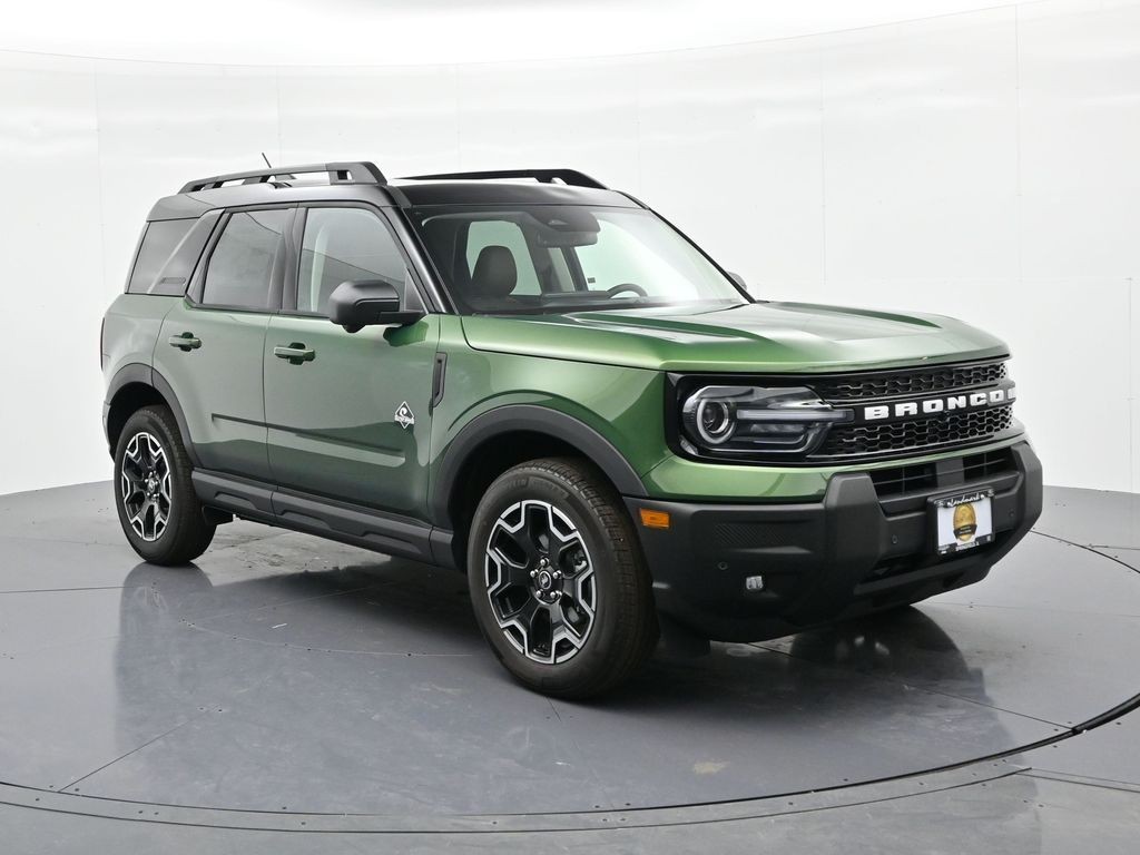 Ford Bronco Sport Vehicle Full-screen Gallery Image 4