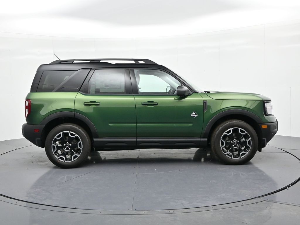 Ford Bronco Sport Vehicle Full-screen Gallery Image 5