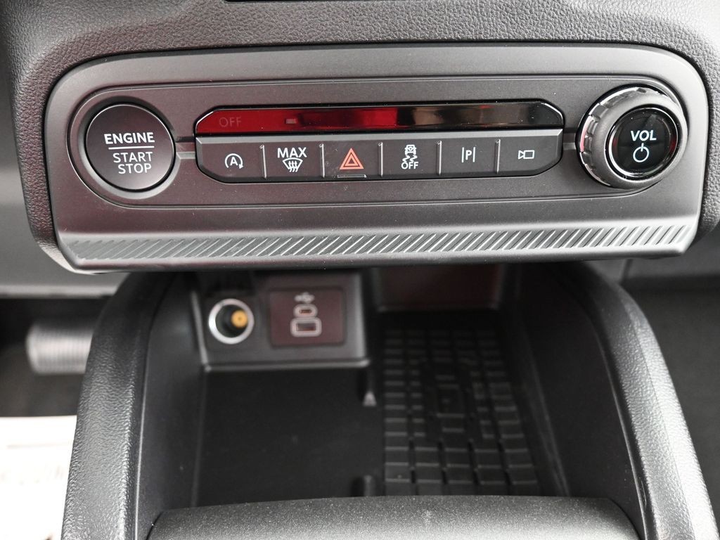 Ford Bronco Sport Vehicle Full-screen Gallery Image 11