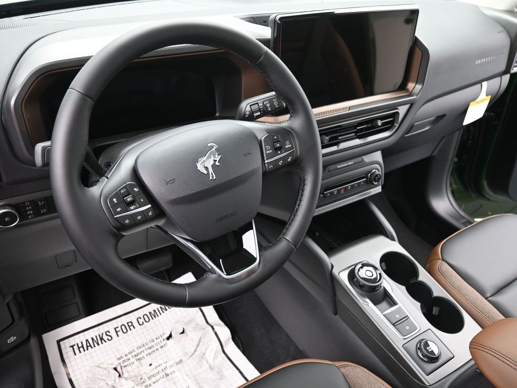 Ford Bronco Sport Vehicle Full-screen Gallery Image 17