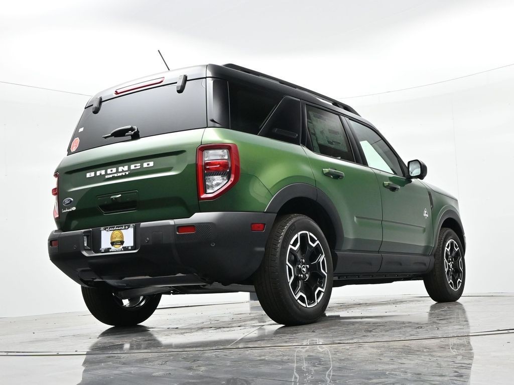 Ford Bronco Sport Vehicle Full-screen Gallery Image 24