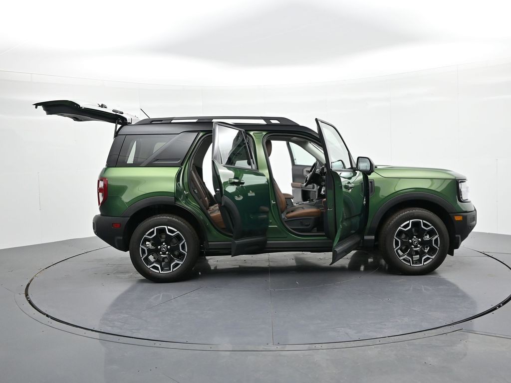 Ford Bronco Sport Vehicle Full-screen Gallery Image 26