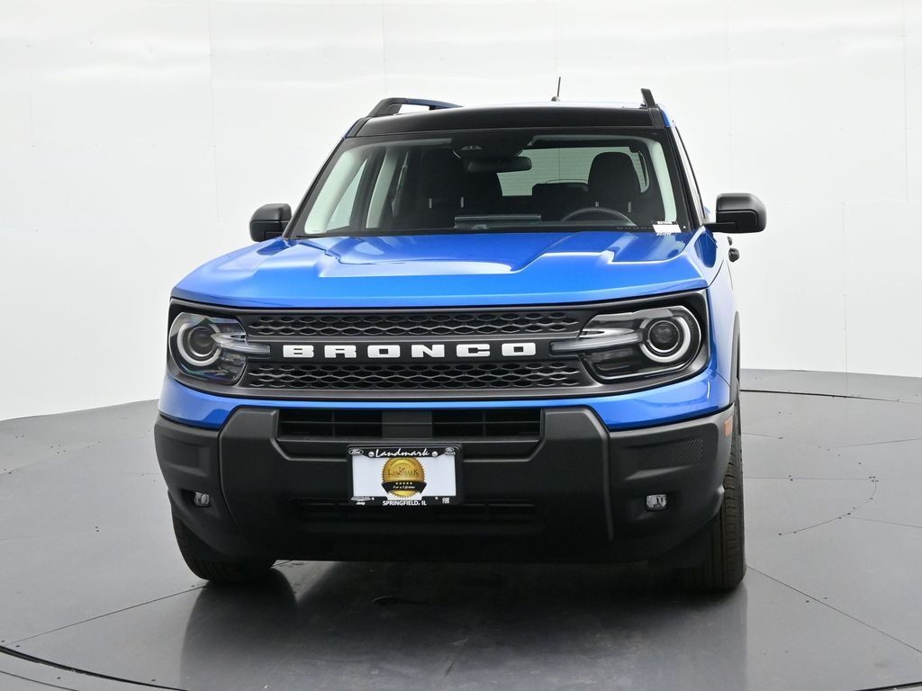 Ford Bronco Sport Vehicle Full-screen Gallery Image 3