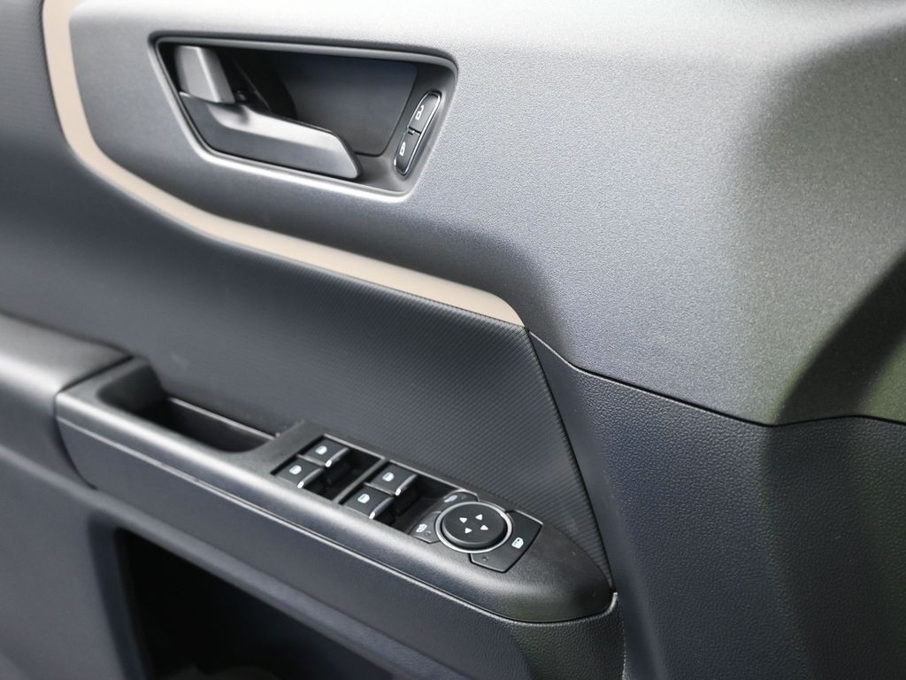 Ford Bronco Sport Vehicle Full-screen Gallery Image 15