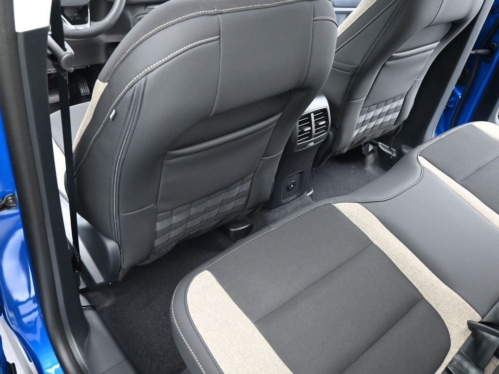 Ford Bronco Sport Vehicle Full-screen Gallery Image 17