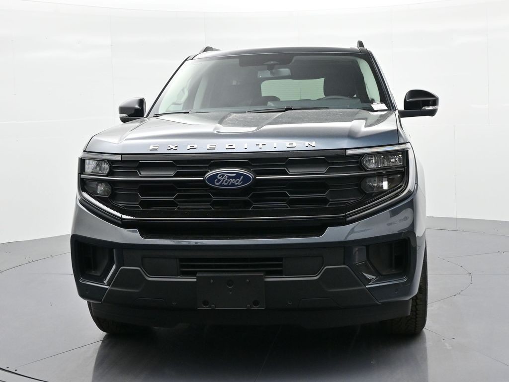 Ford Expedition Vehicle Full-screen Gallery Image 3