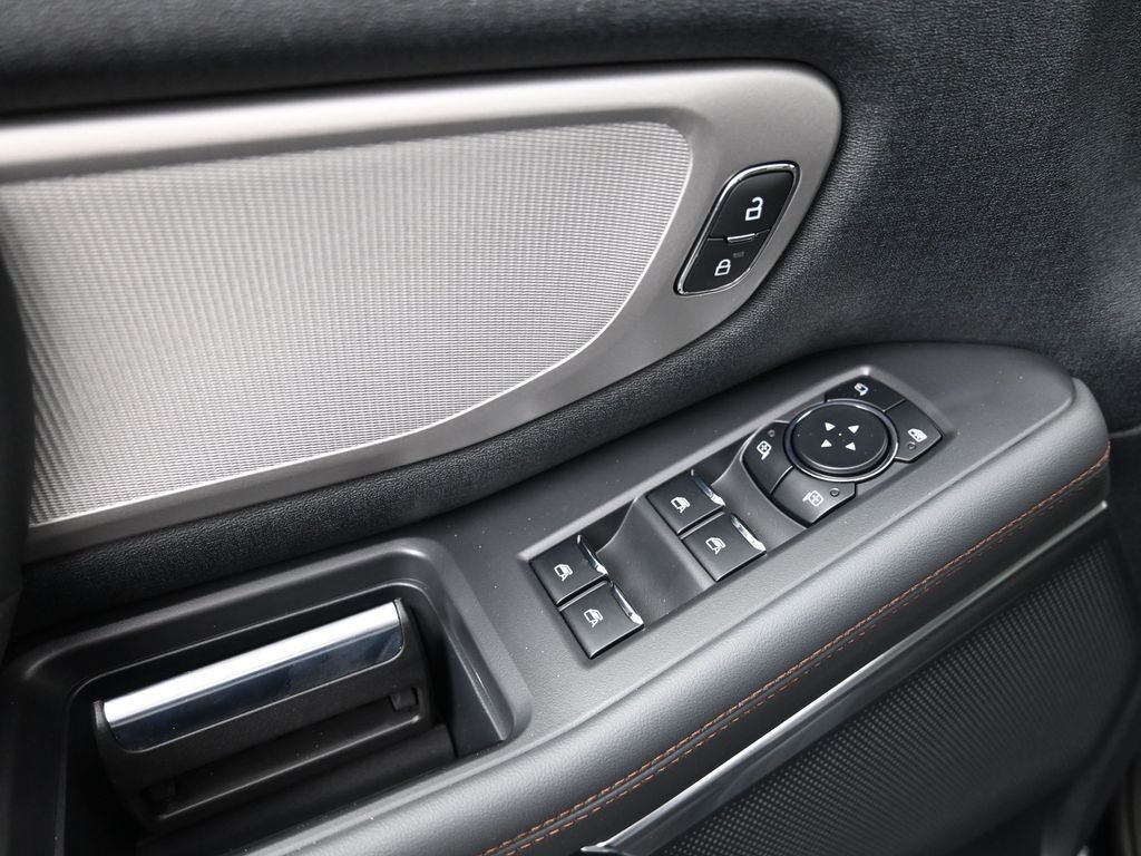 Ford Expedition Vehicle Full-screen Gallery Image 11