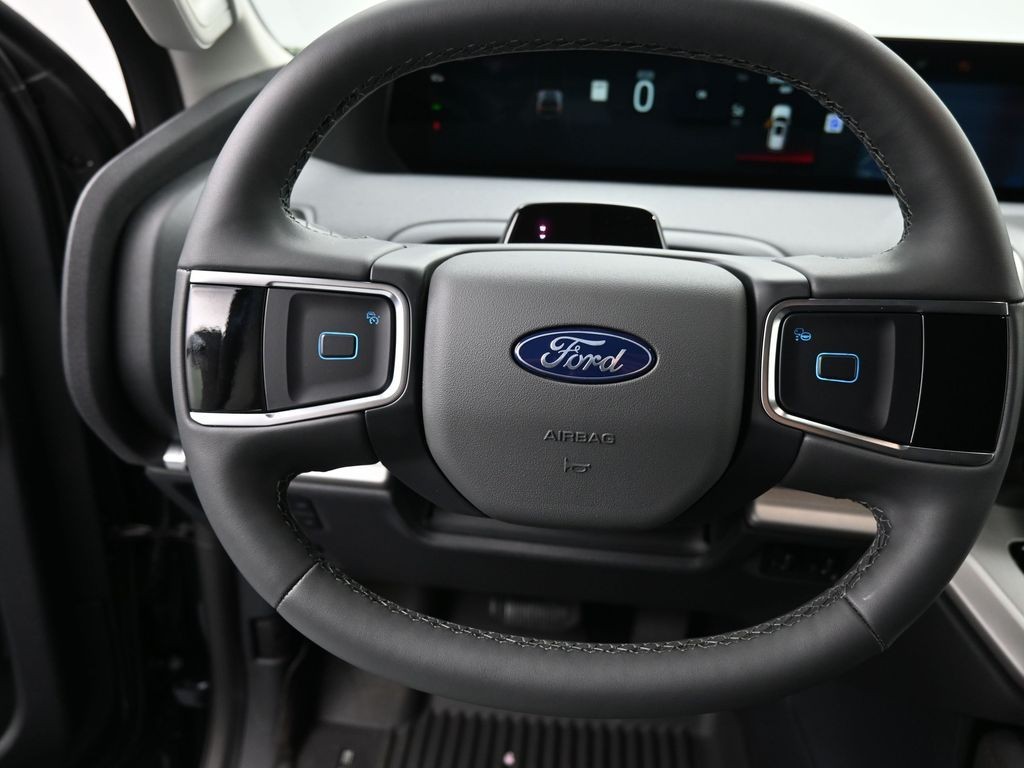Ford Expedition Vehicle Full-screen Gallery Image 12