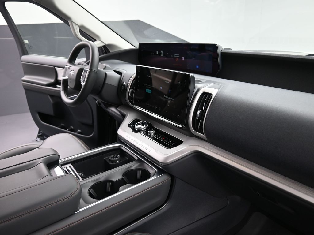 Ford Expedition Vehicle Full-screen Gallery Image 16