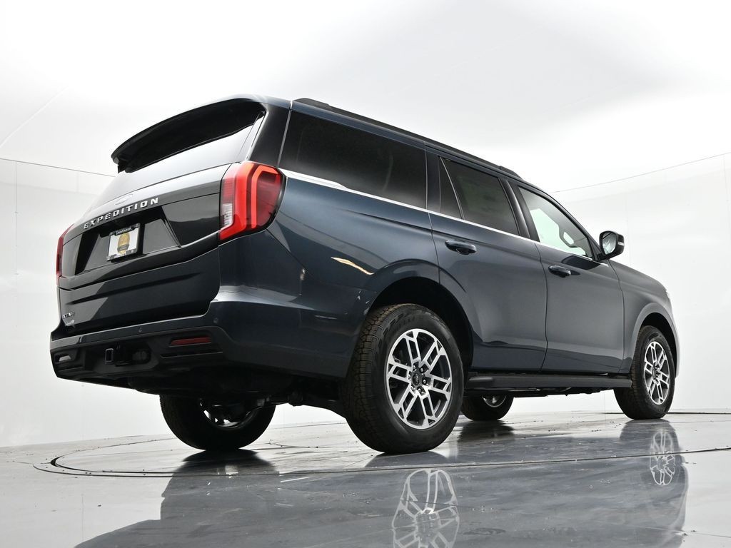 Ford Expedition Vehicle Full-screen Gallery Image 23