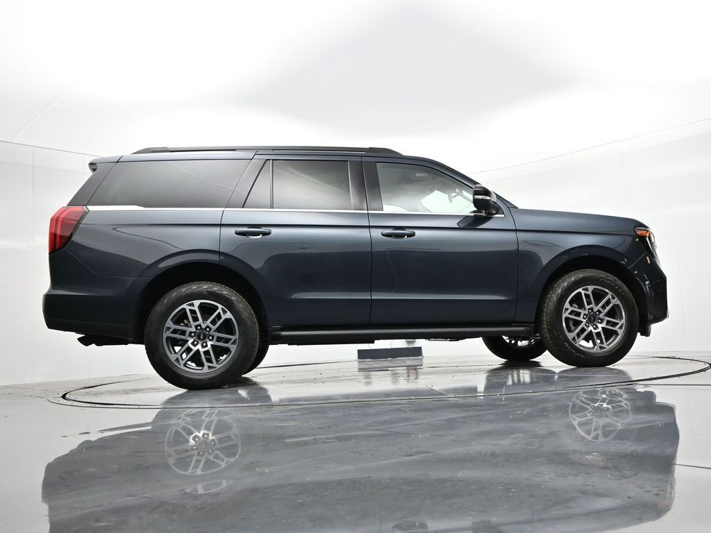 Ford Expedition Vehicle Full-screen Gallery Image 24