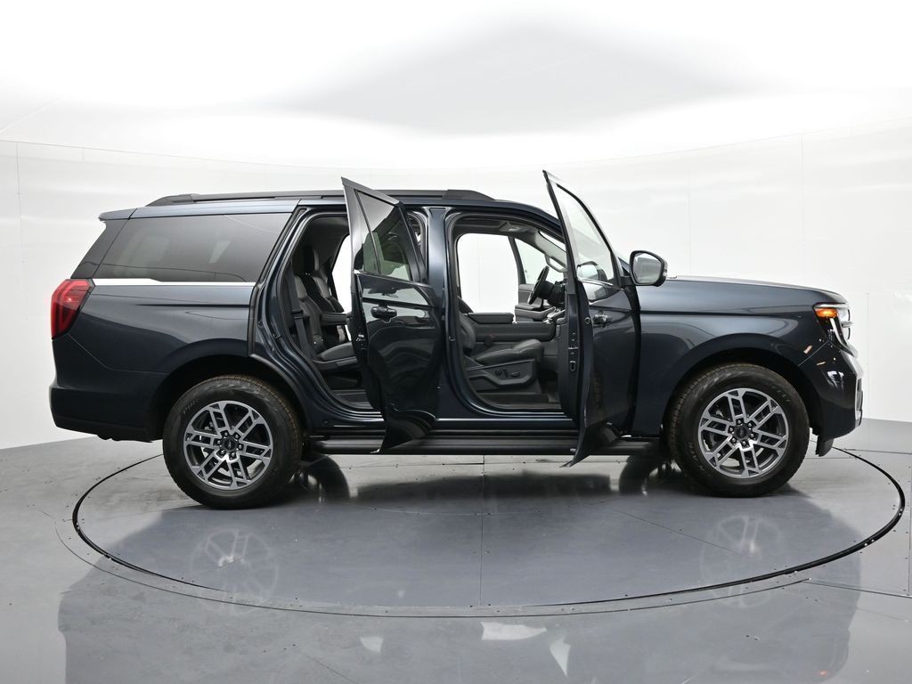 Ford Expedition Vehicle Full-screen Gallery Image 25