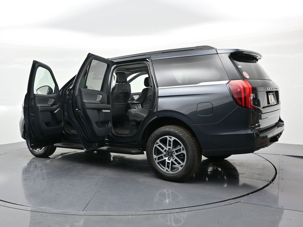 Ford Expedition Vehicle Full-screen Gallery Image 26