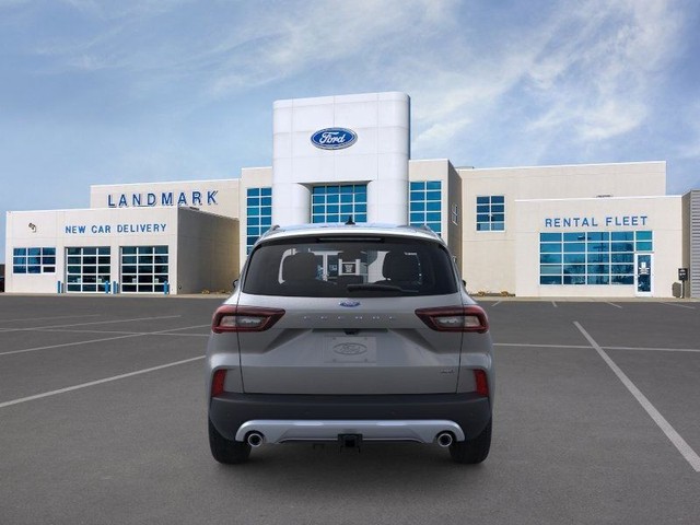 Ford Escape Plug-In Hybrid Vehicle Full-screen Gallery Image 5