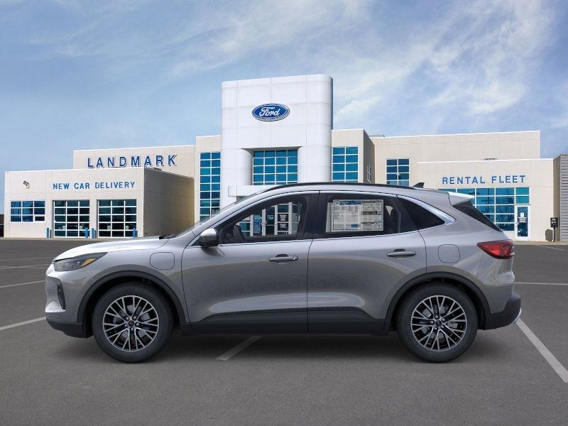 Ford Escape Plug-In Hybrid Vehicle Full-screen Gallery Image 3