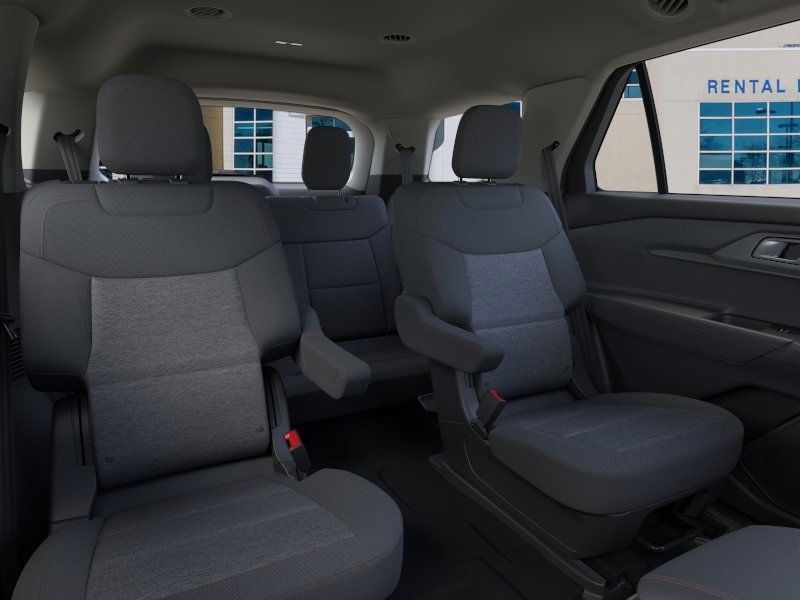 Ford Explorer Vehicle Full-screen Gallery Image 11
