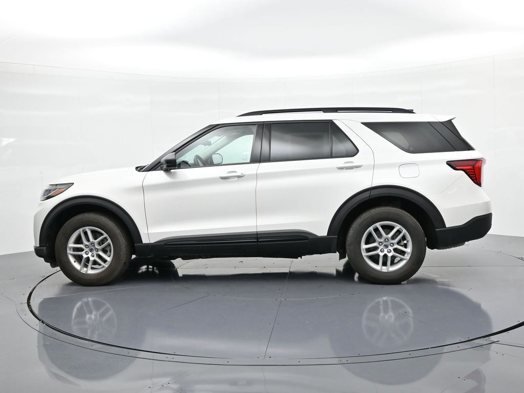 Ford Explorer Vehicle Full-screen Gallery Image 9