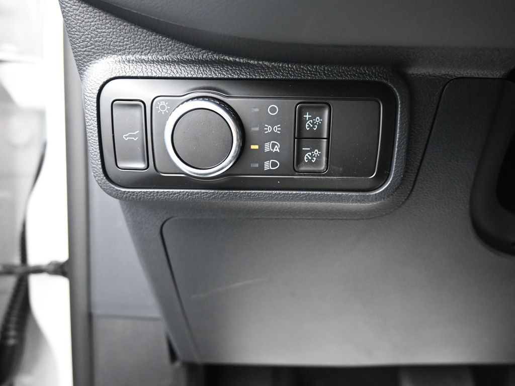 Ford Explorer Vehicle Full-screen Gallery Image 14