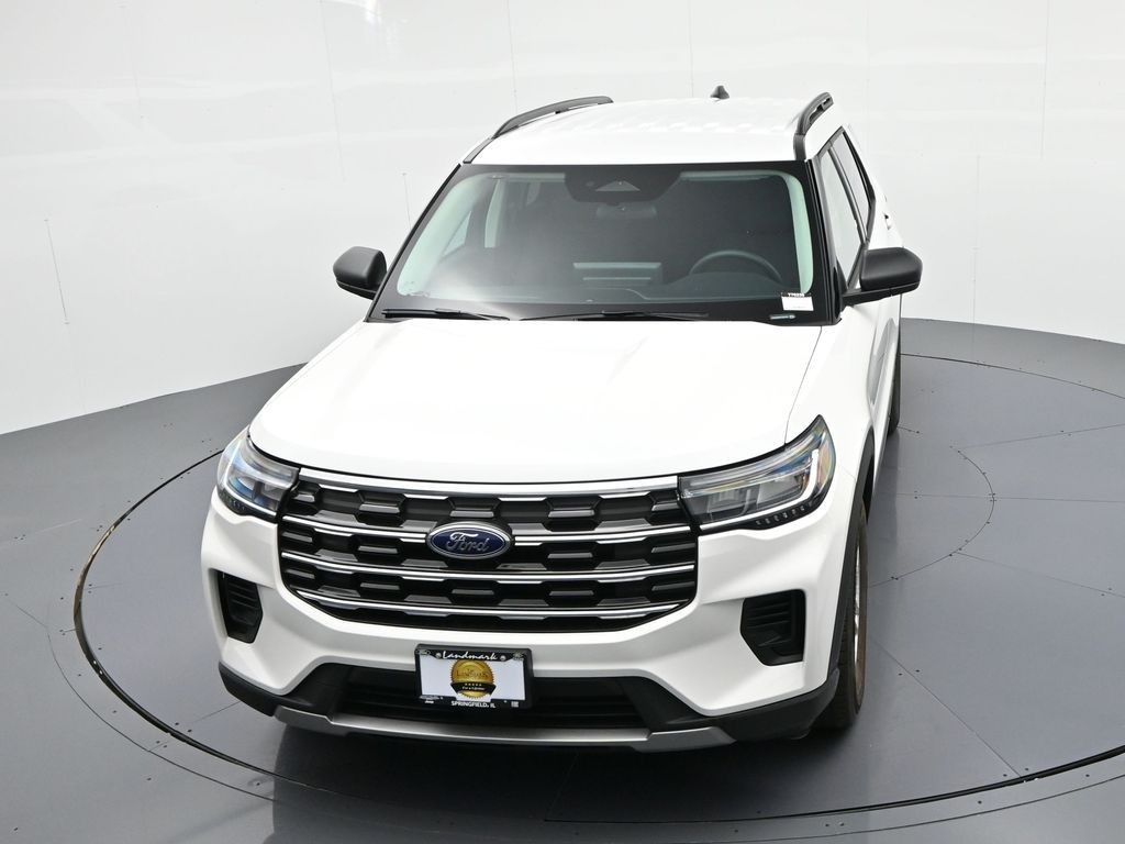 Ford Explorer Vehicle Full-screen Gallery Image 17