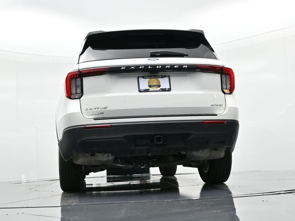 Ford Explorer Vehicle Full-screen Gallery Image 21