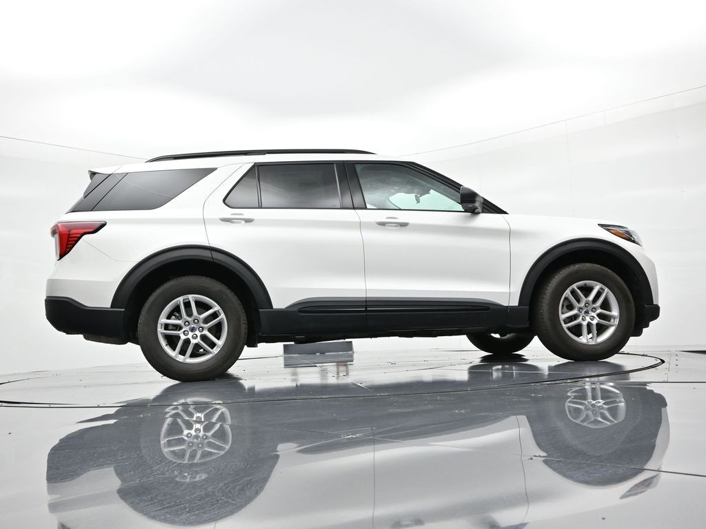 Ford Explorer Vehicle Full-screen Gallery Image 23