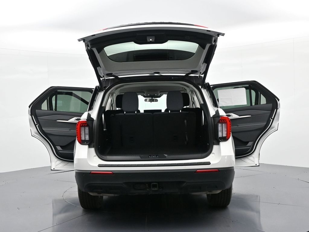 Ford Explorer Vehicle Full-screen Gallery Image 27