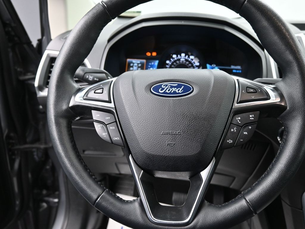 Ford Edge Vehicle Full-screen Gallery Image 11