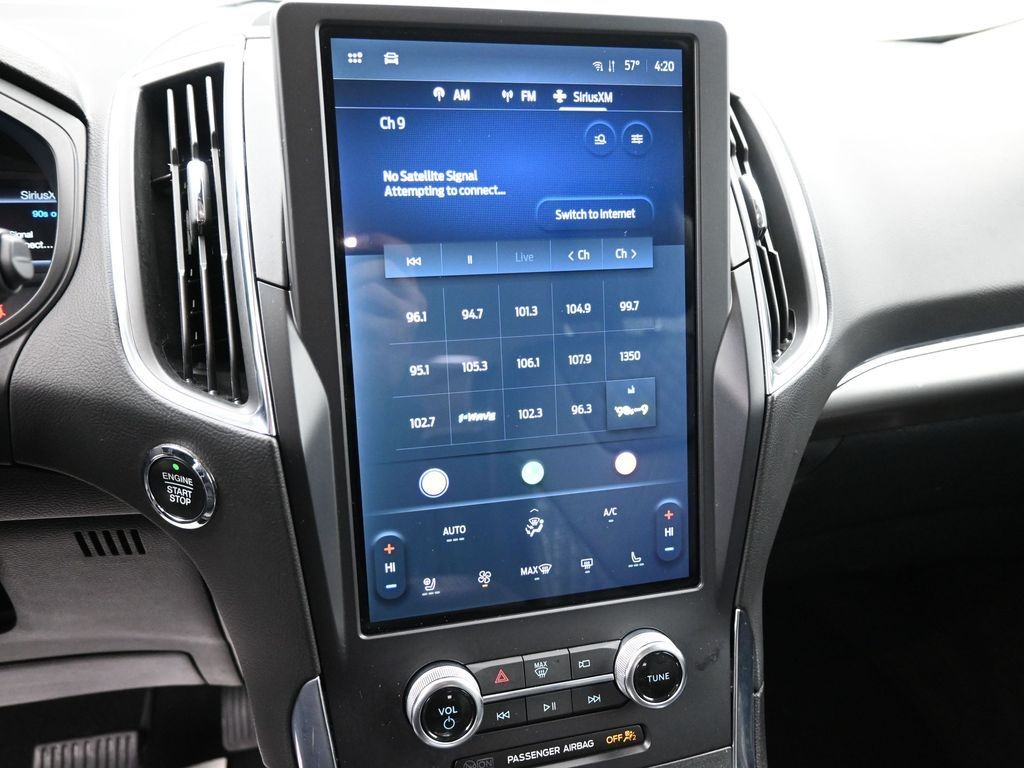 Ford Edge Vehicle Full-screen Gallery Image 12
