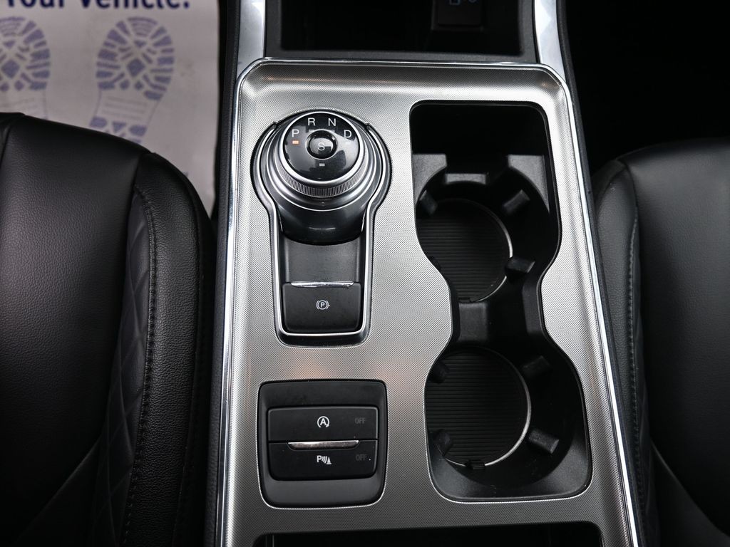 Ford Edge Vehicle Full-screen Gallery Image 13