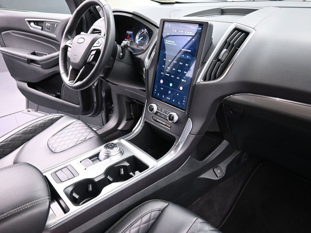Ford Edge Vehicle Full-screen Gallery Image 14