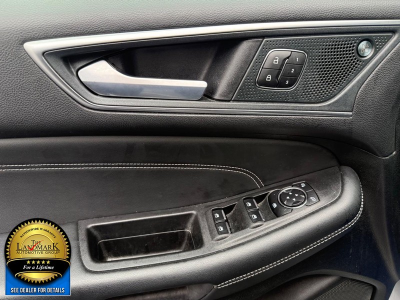 Ford Edge Vehicle Full-screen Gallery Image 8