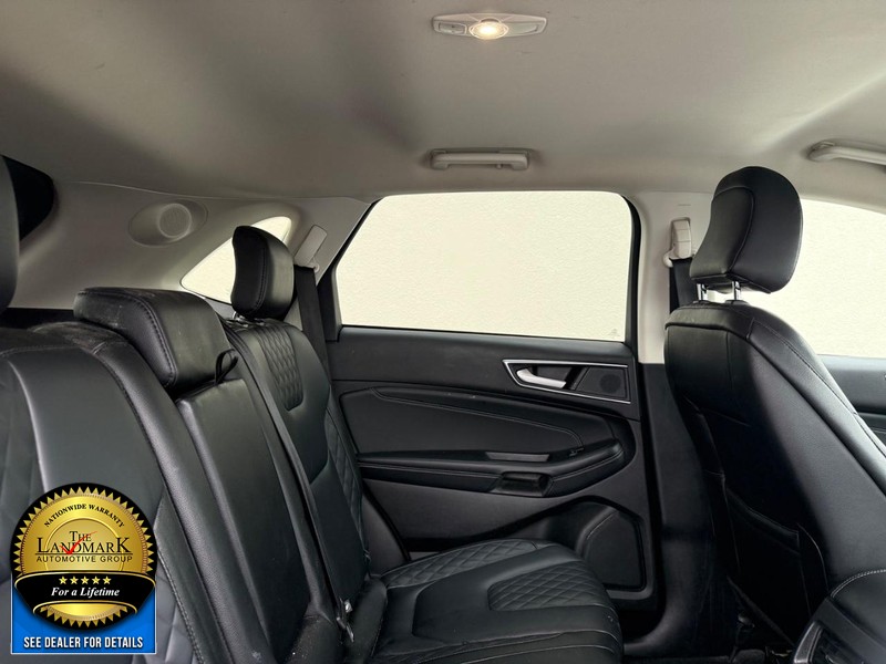 Ford Edge Vehicle Full-screen Gallery Image 15