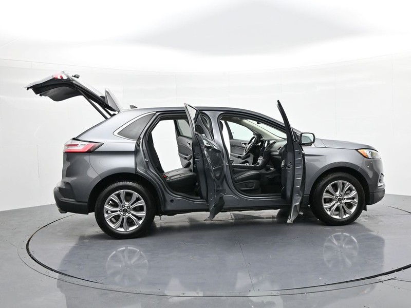 Ford Edge Vehicle Full-screen Gallery Image 23