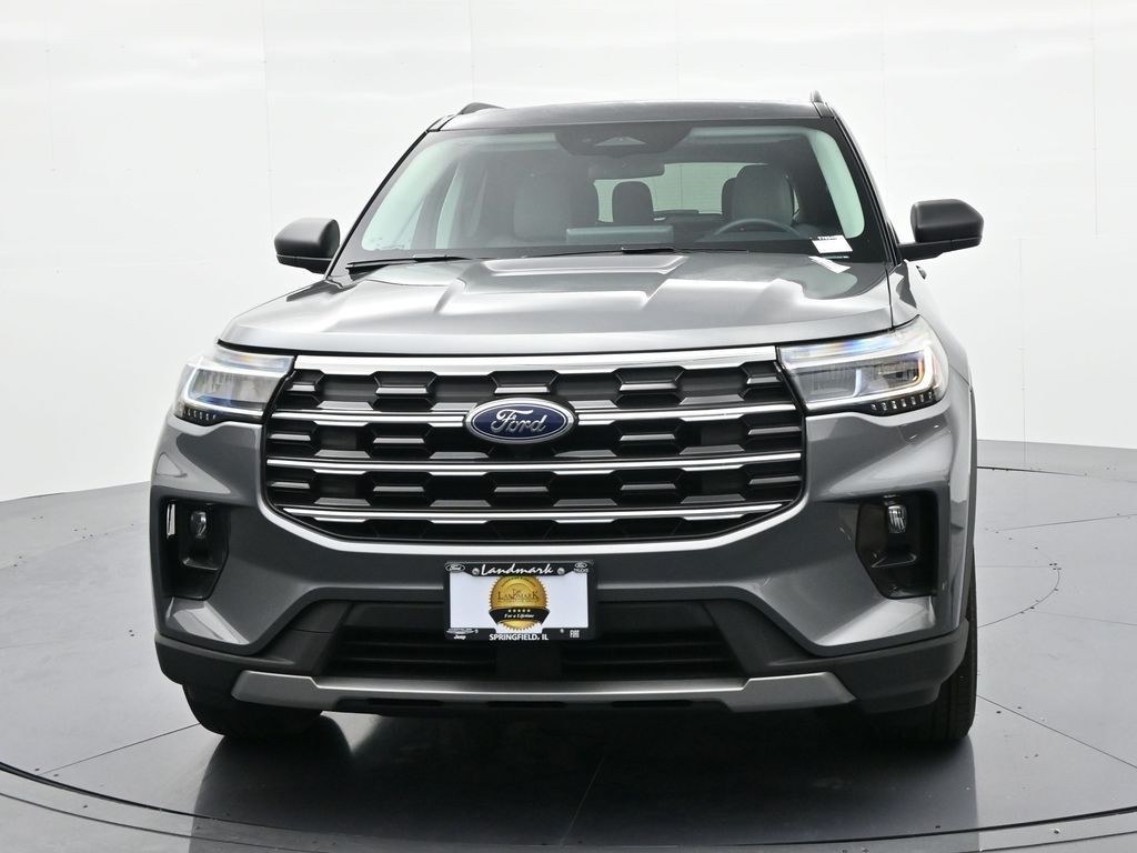 Ford Explorer Vehicle Full-screen Gallery Image 3