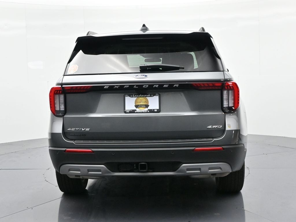 Ford Explorer Vehicle Full-screen Gallery Image 7