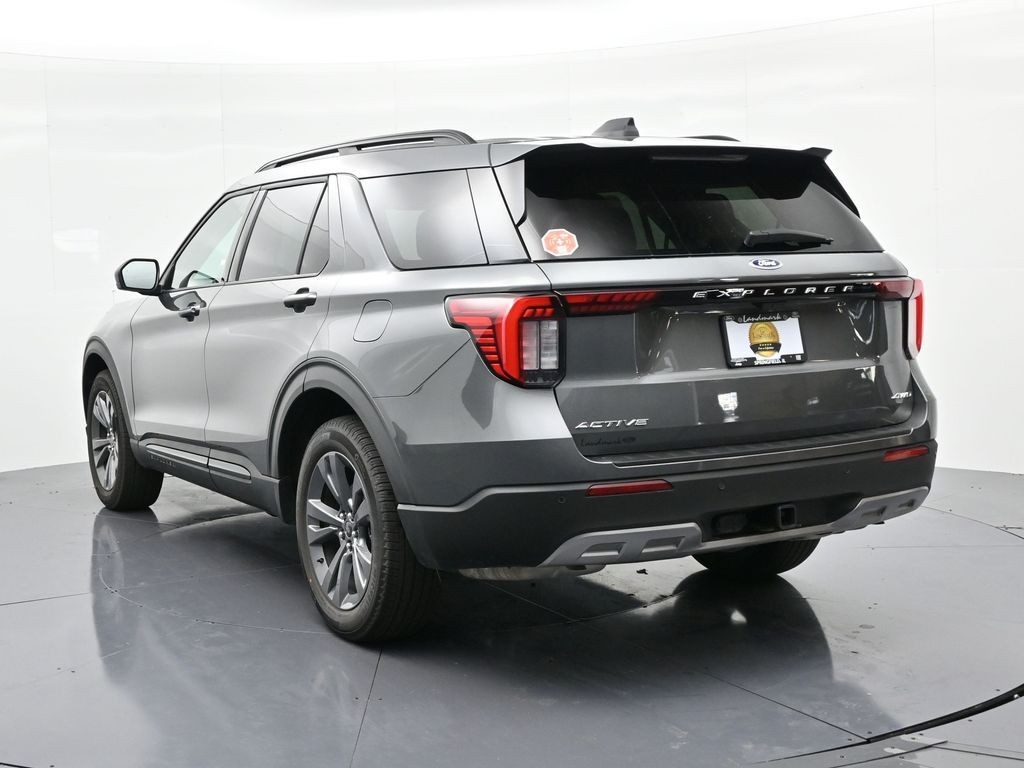 Ford Explorer Vehicle Full-screen Gallery Image 8