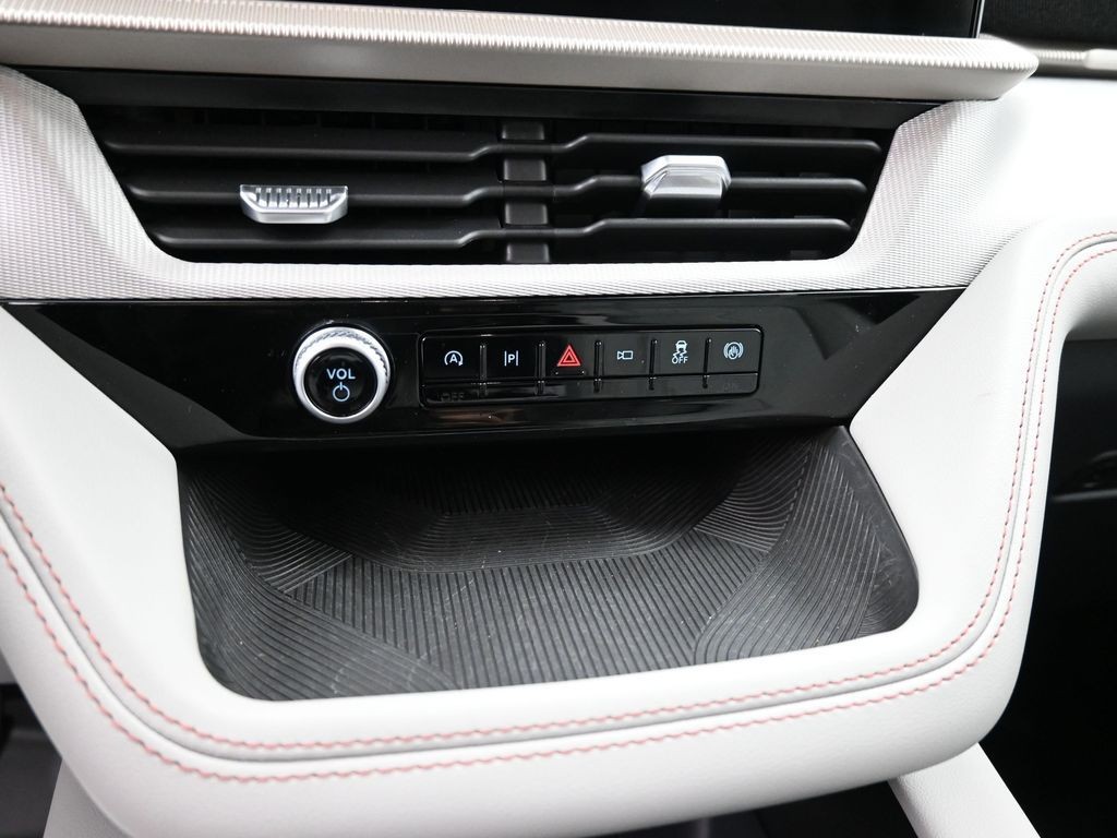 Ford Explorer Vehicle Full-screen Gallery Image 12