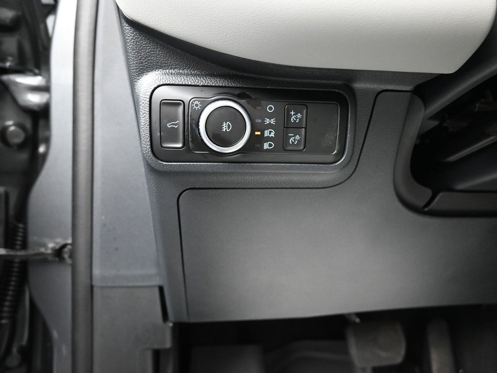 Ford Explorer Vehicle Full-screen Gallery Image 15