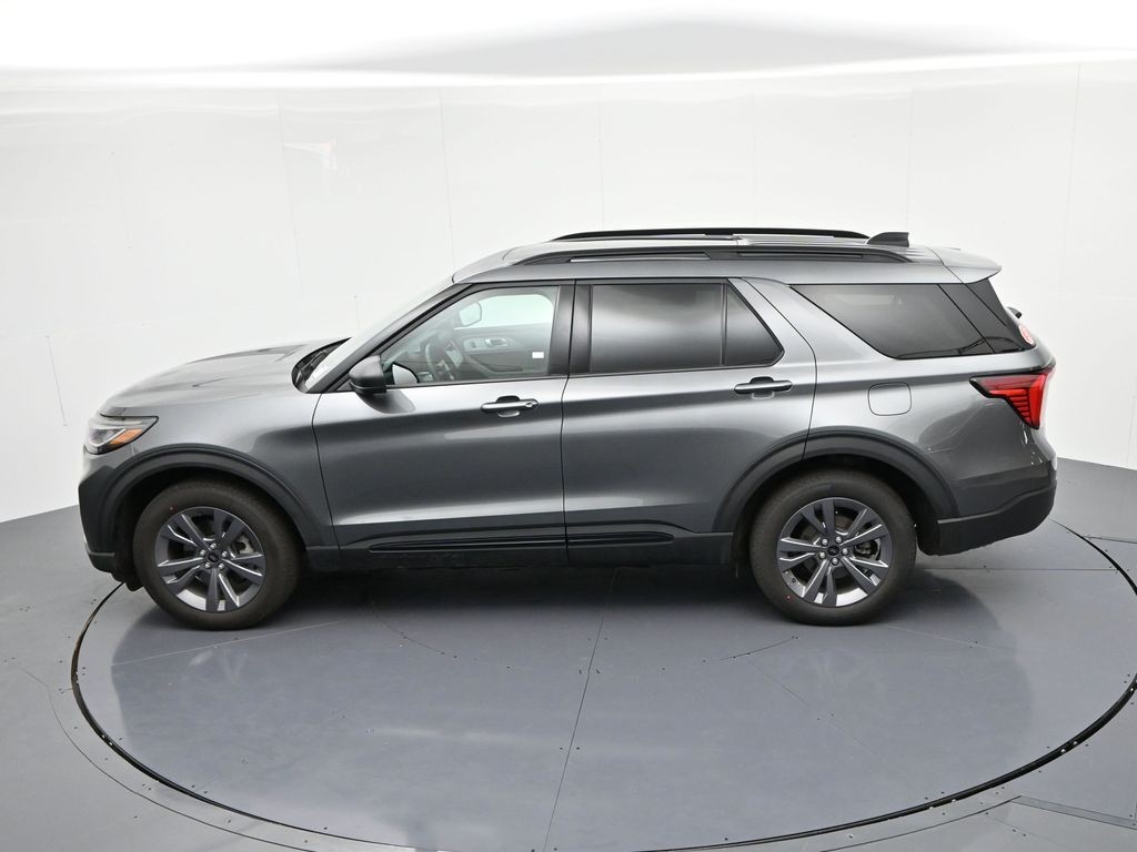 Ford Explorer Vehicle Full-screen Gallery Image 23