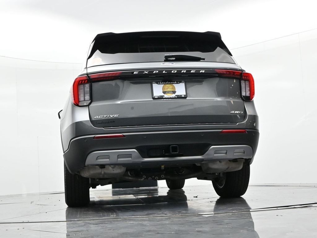 Ford Explorer Vehicle Full-screen Gallery Image 25