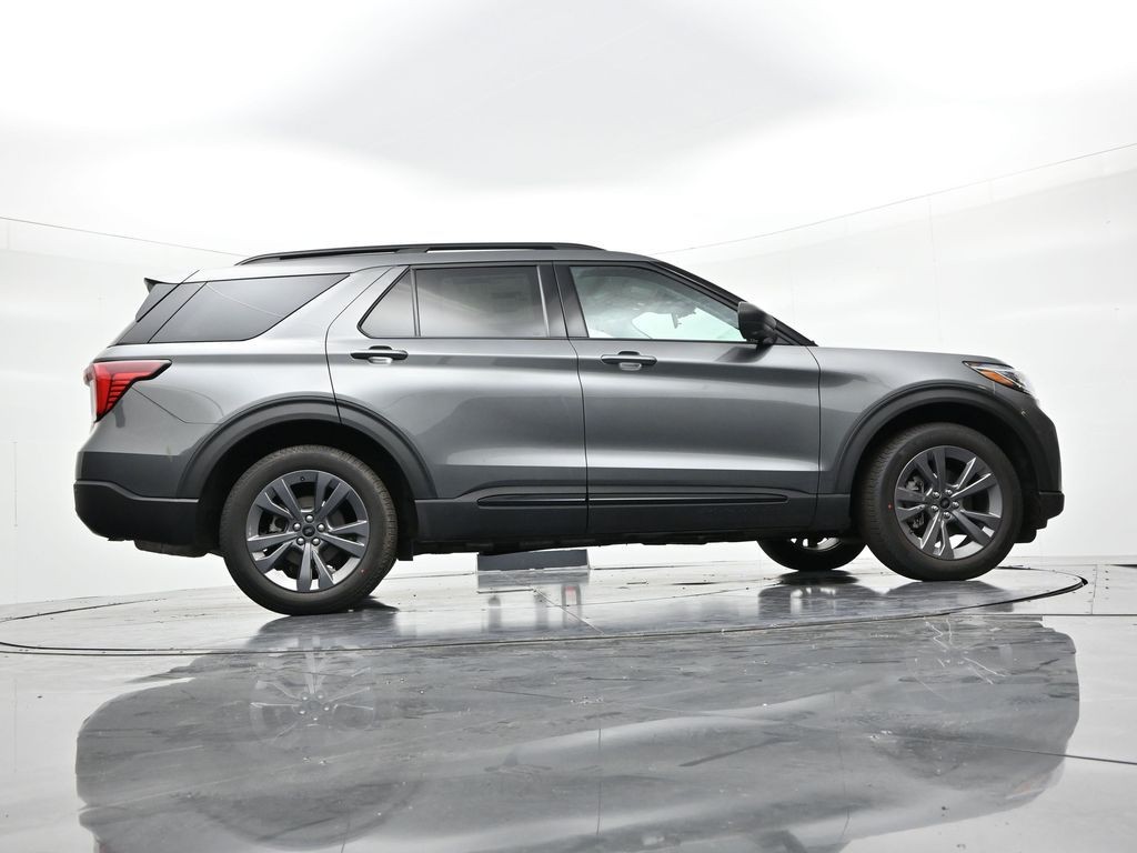 Ford Explorer Vehicle Full-screen Gallery Image 27