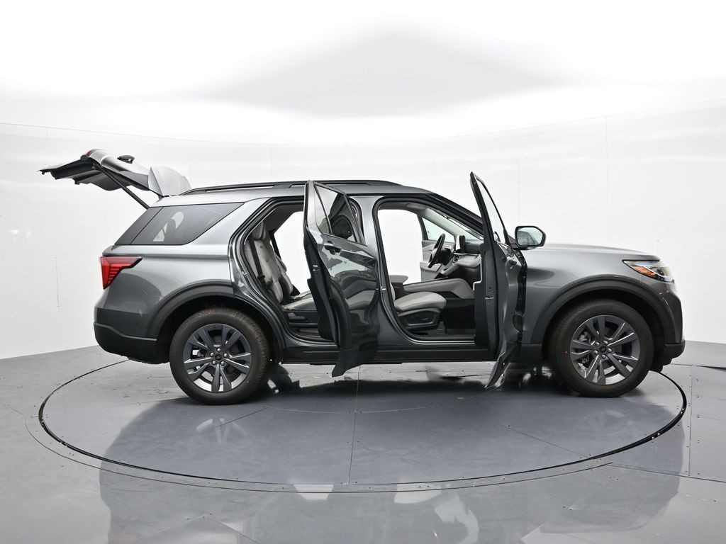 Ford Explorer Vehicle Full-screen Gallery Image 28