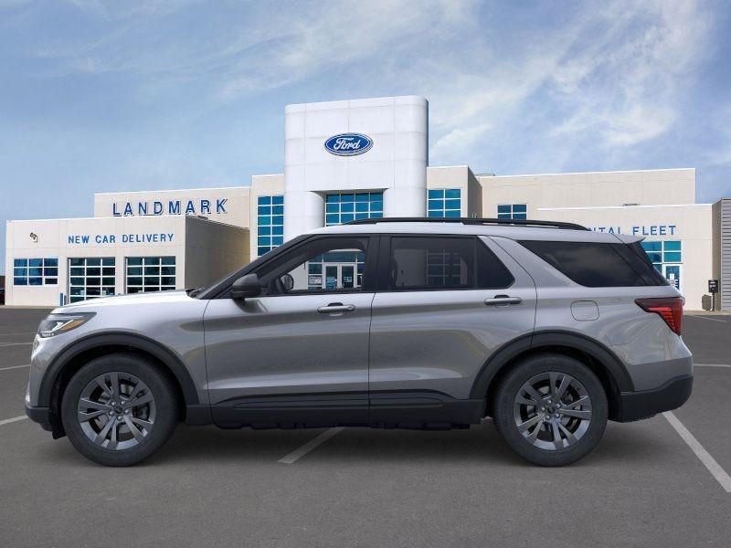 Ford Explorer Vehicle Full-screen Gallery Image 3