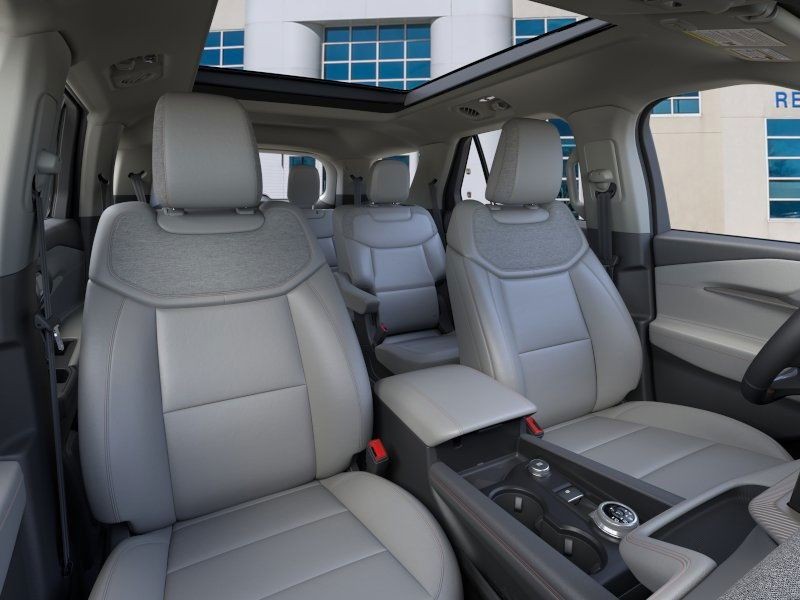 Ford Explorer Vehicle Full-screen Gallery Image 10